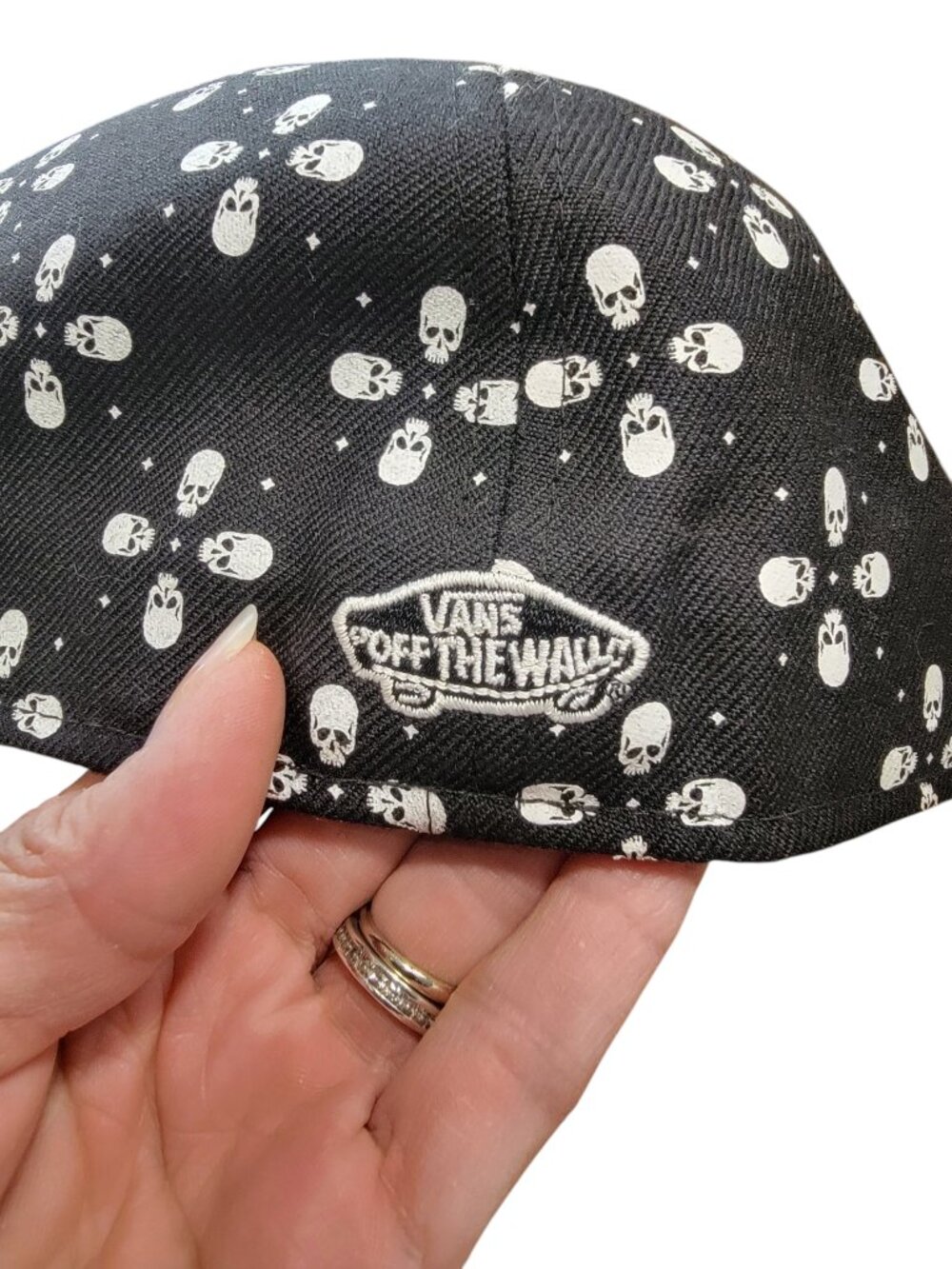 Vans / New Era 59Fifty Size 7 1/2 Black Cap with White Skull 'Star' Pattern - Picture 4 of 5